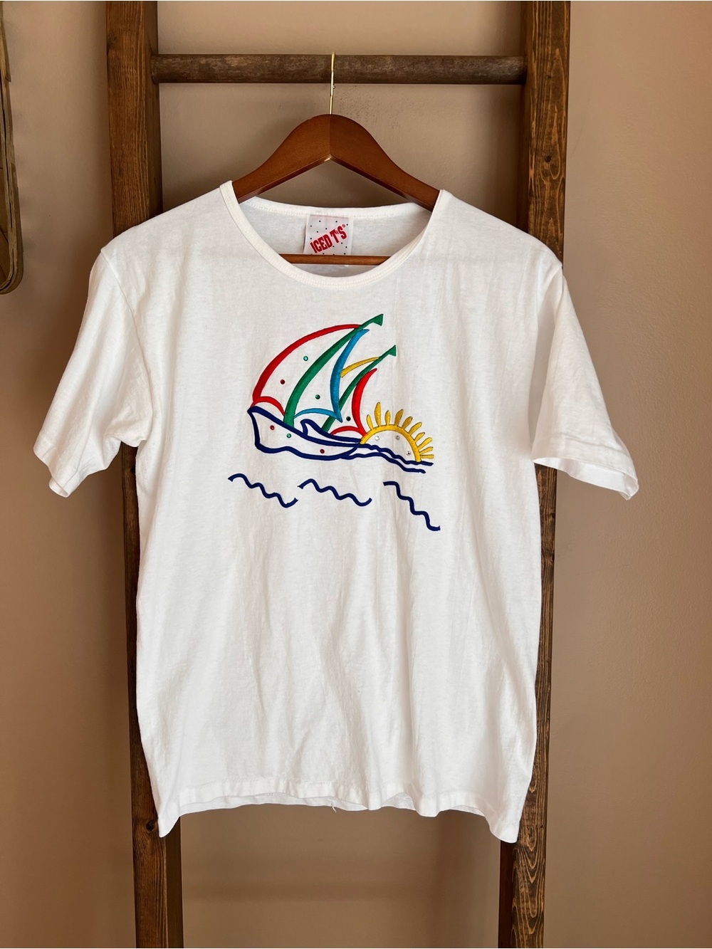 90s White Embroidered Sailboat Graphic Tee